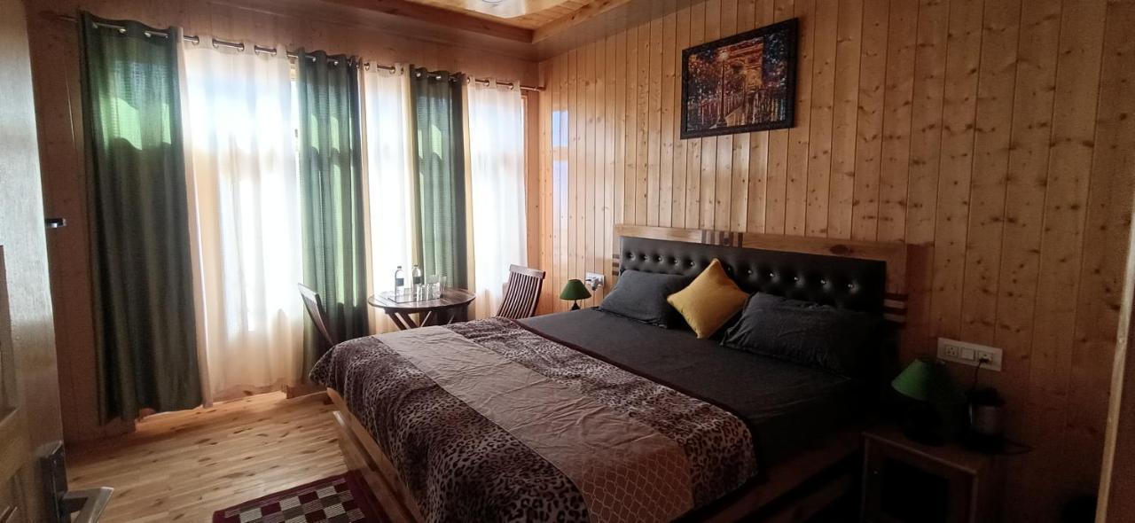 The Alpinist Cafe And Retreat Hotel Kaza Exterior foto