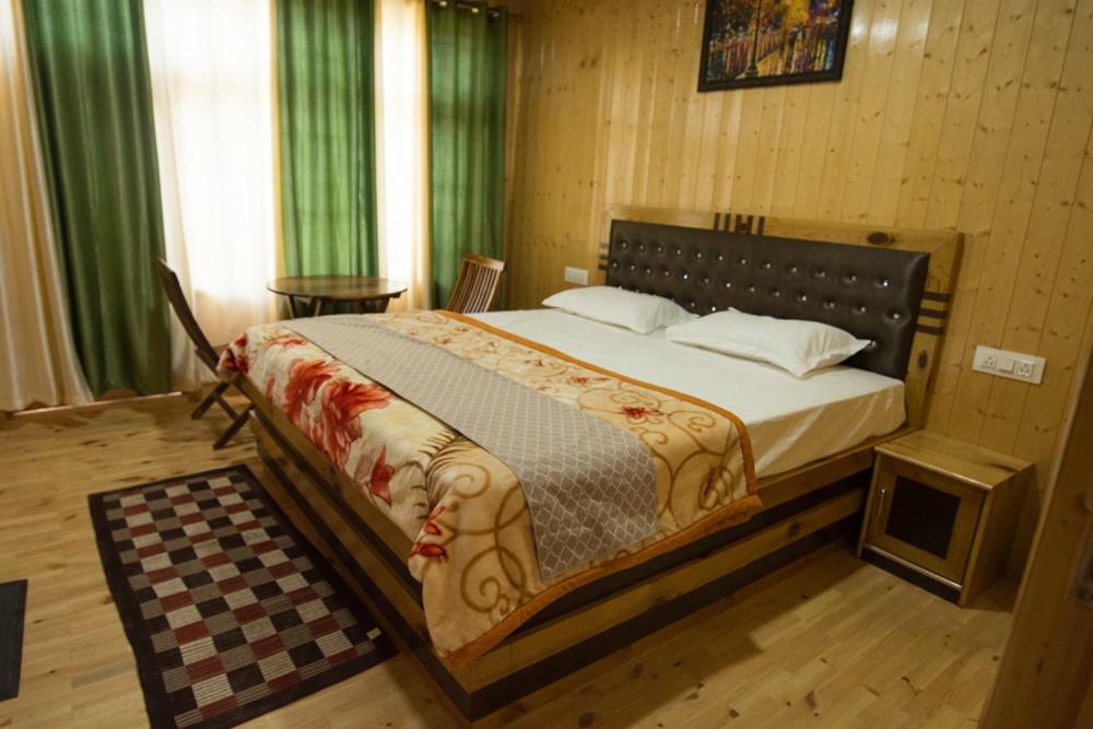 The Alpinist Cafe And Retreat Hotel Kaza Exterior foto